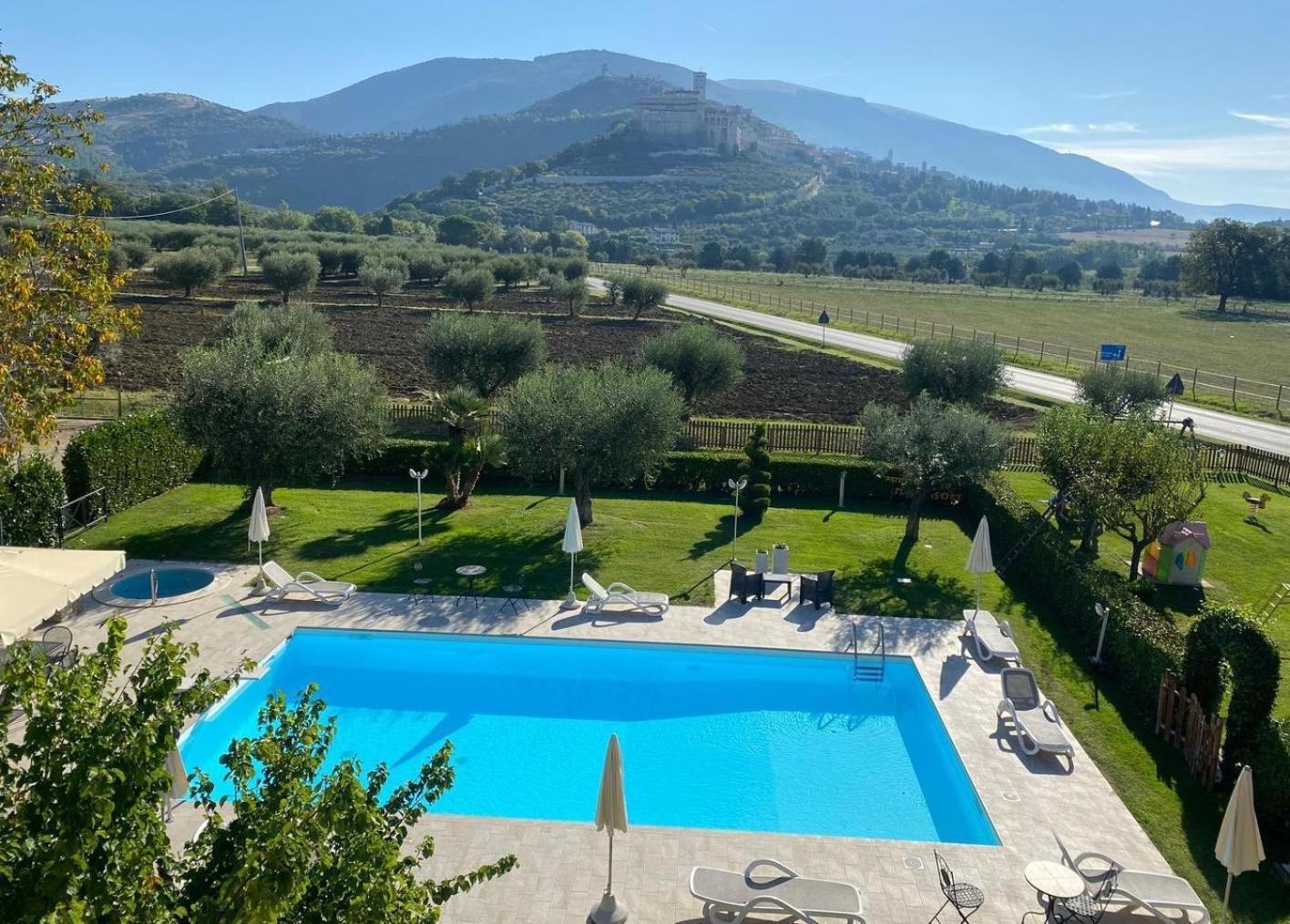 Agriturismo Il Girasole アッシジ エクステリア 写真