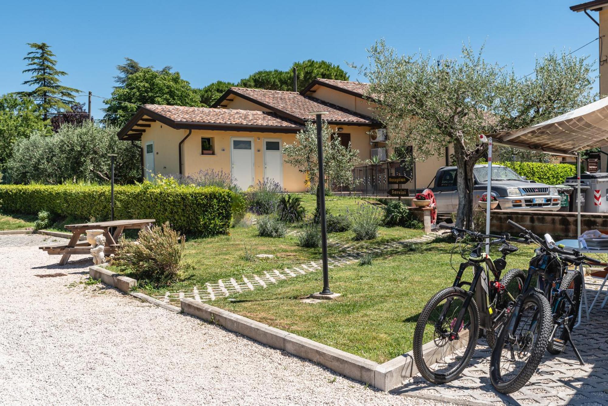 Agriturismo Il Girasole アッシジ エクステリア 写真