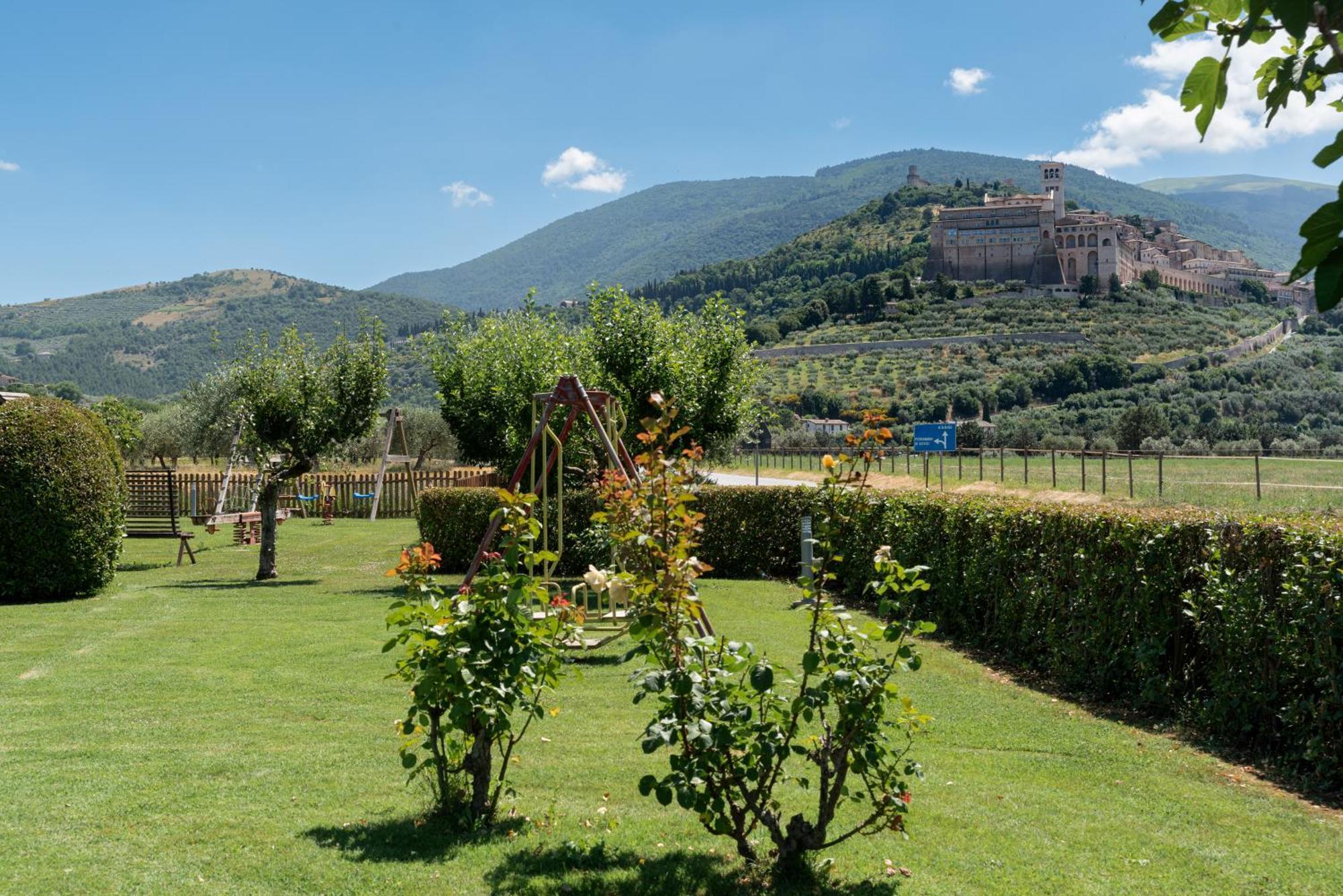 Agriturismo Il Girasole アッシジ エクステリア 写真