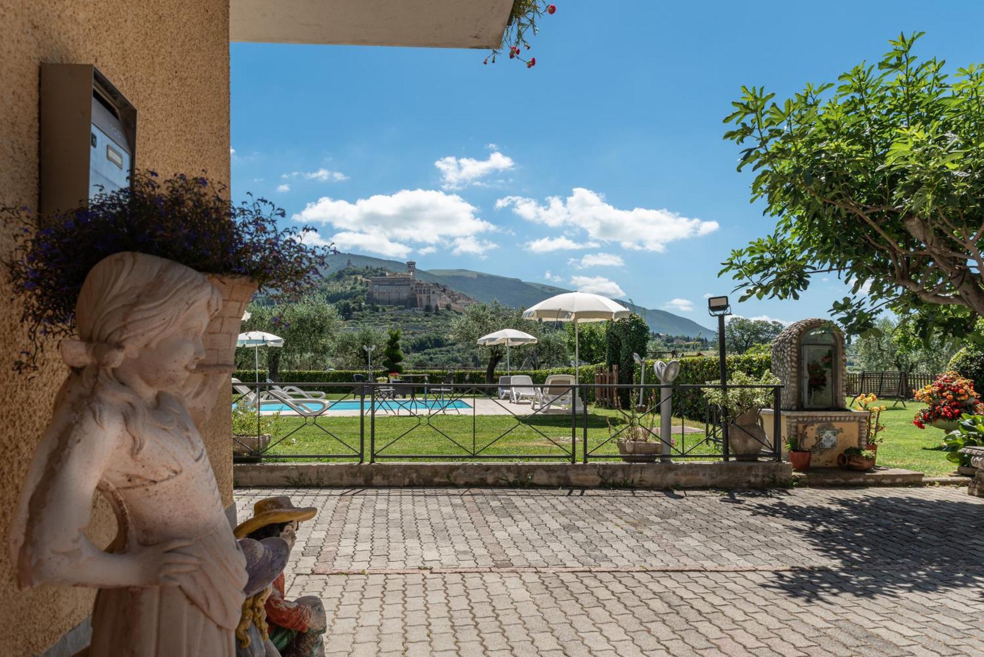 Agriturismo Il Girasole アッシジ エクステリア 写真