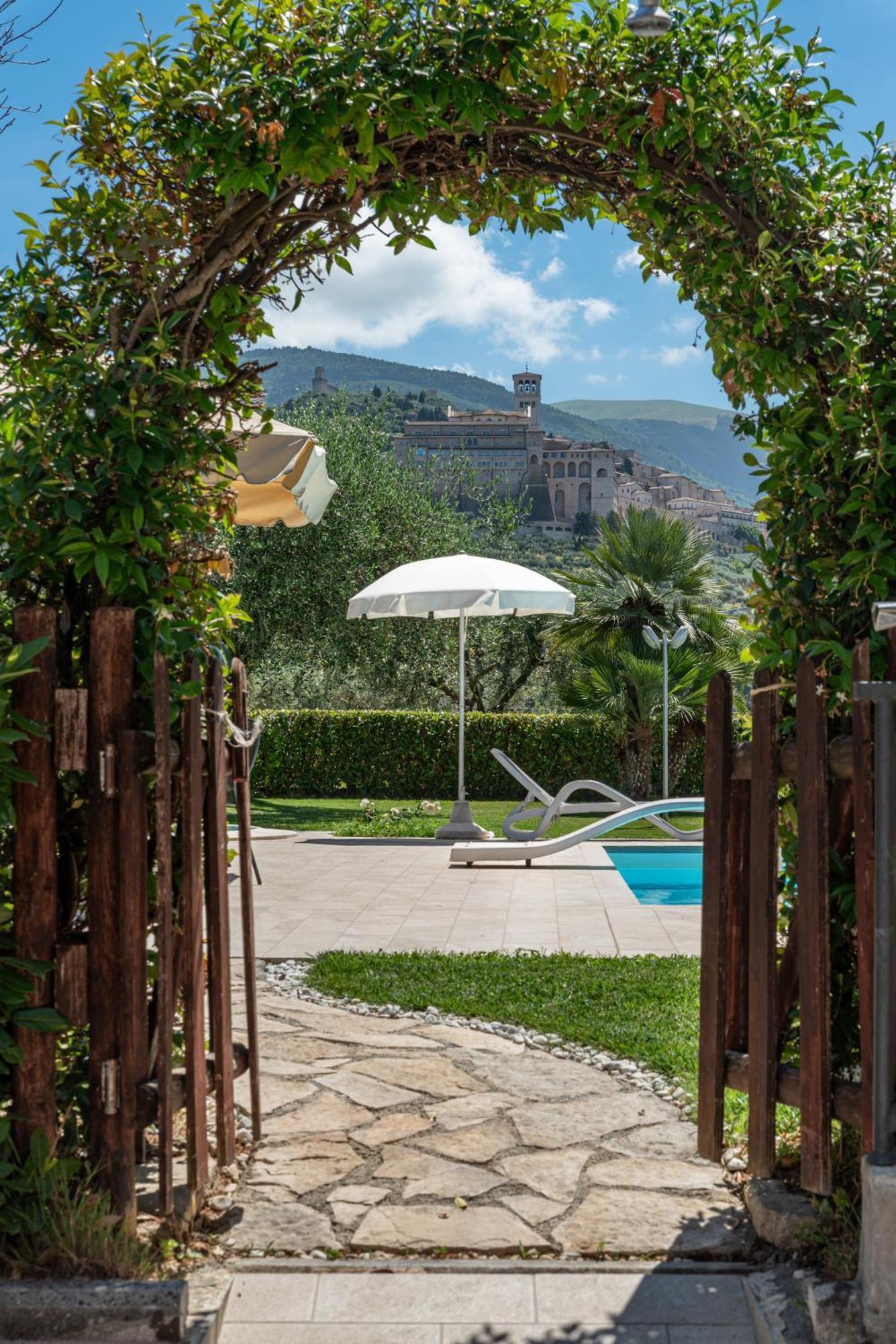 Agriturismo Il Girasole アッシジ エクステリア 写真