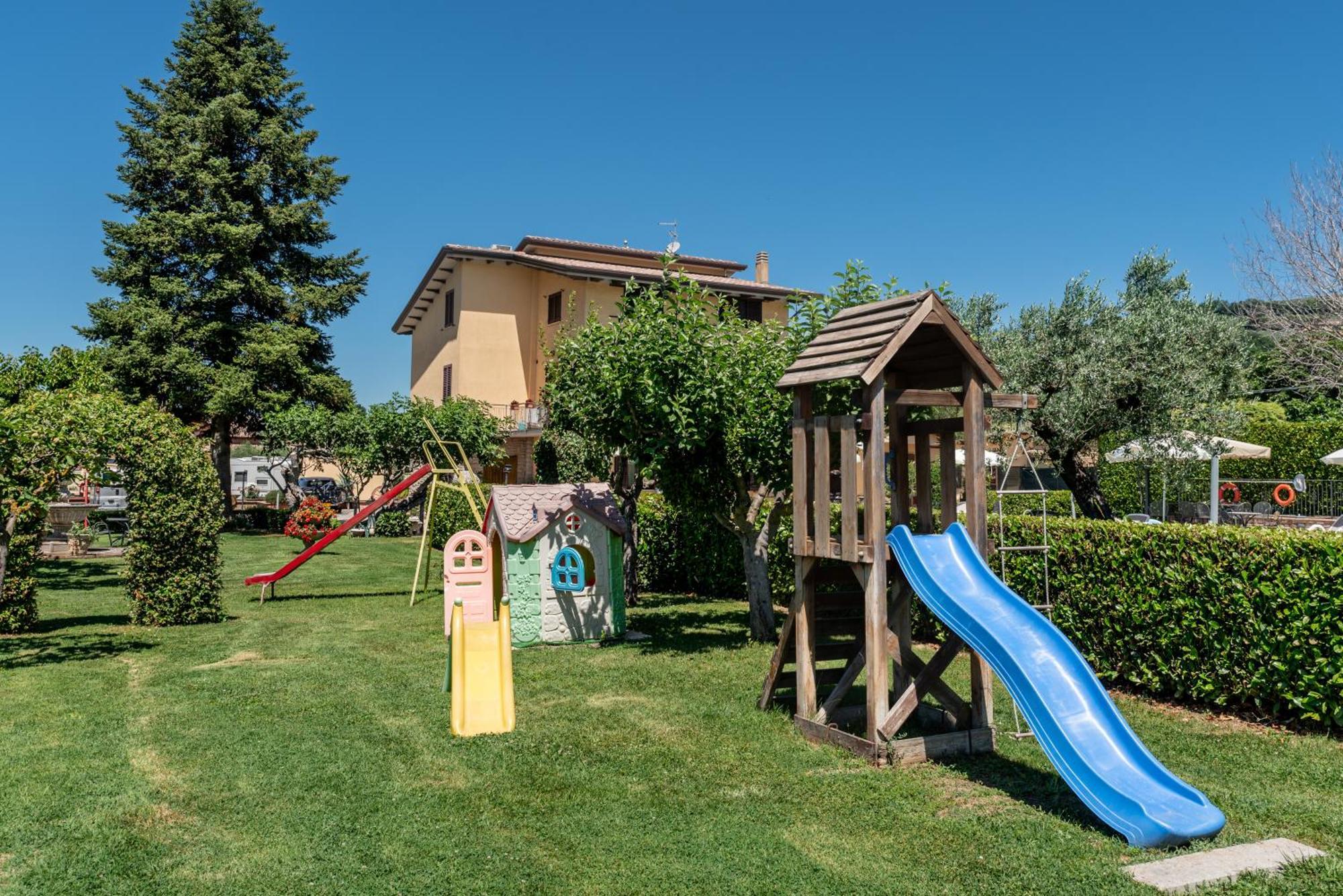 Agriturismo Il Girasole アッシジ エクステリア 写真