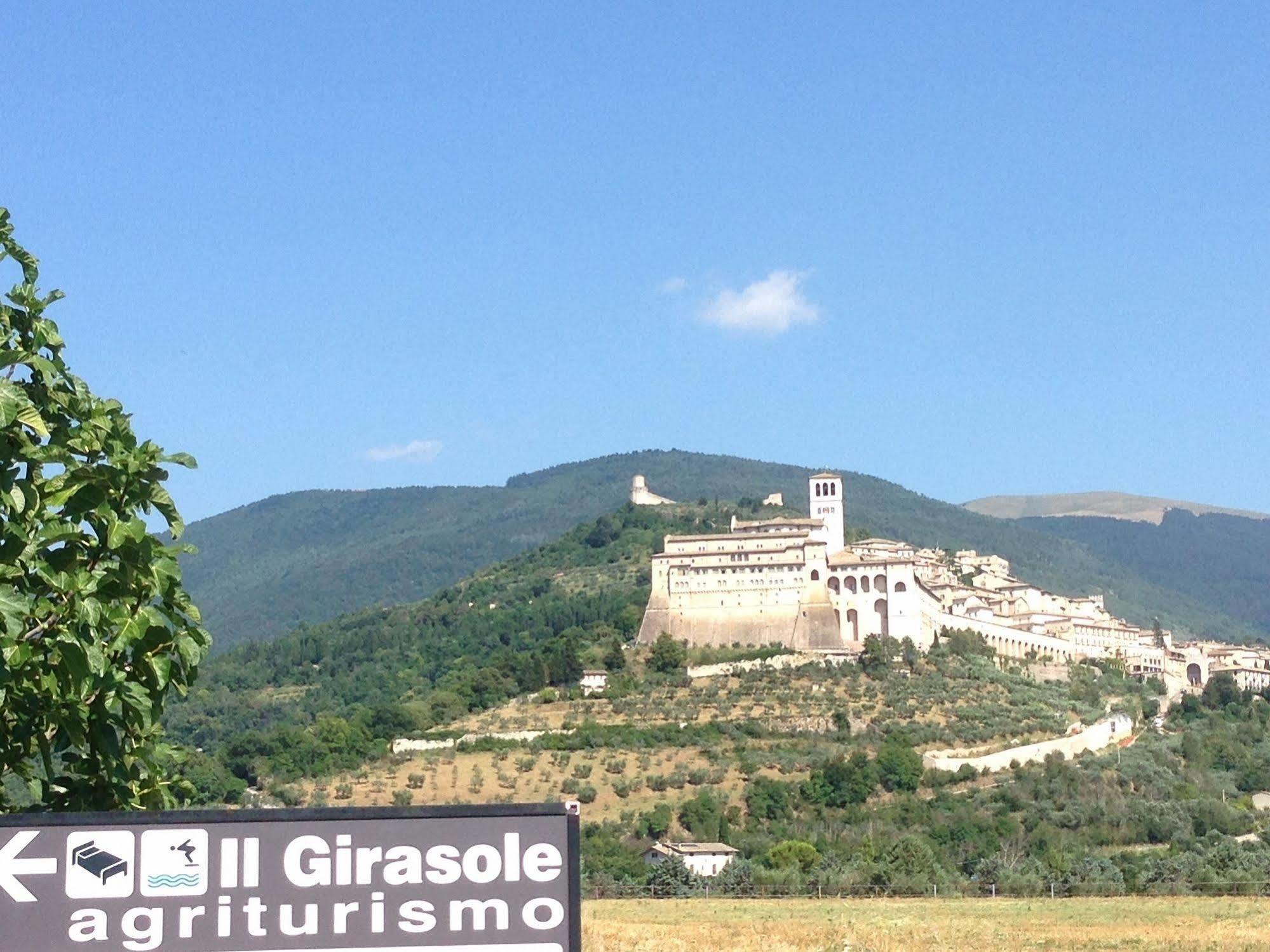 Agriturismo Il Girasole アッシジ エクステリア 写真