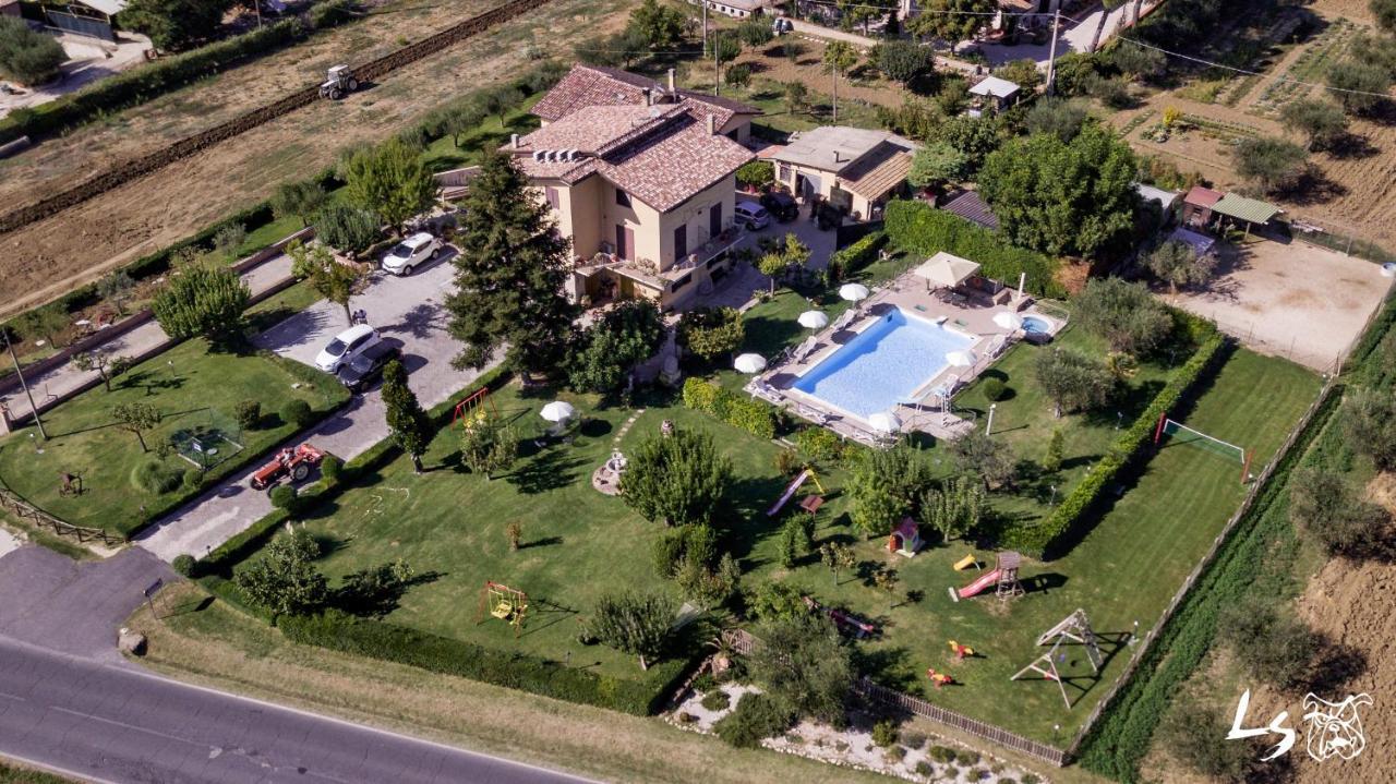 Agriturismo Il Girasole アッシジ エクステリア 写真