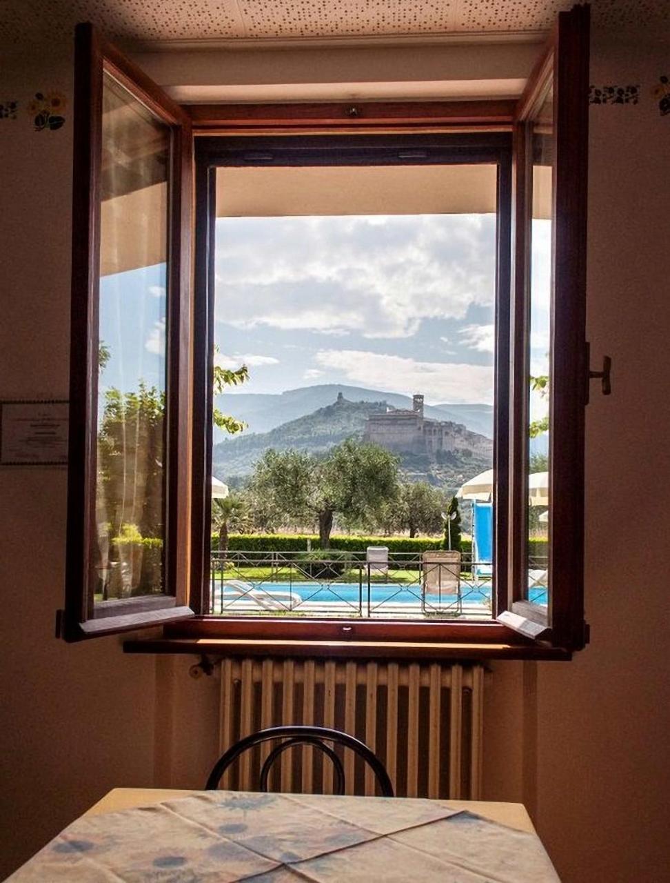 Agriturismo Il Girasole アッシジ エクステリア 写真