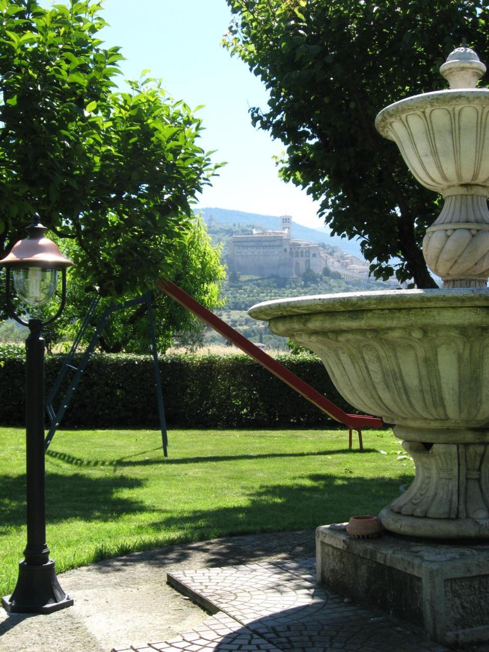 Agriturismo Il Girasole アッシジ エクステリア 写真