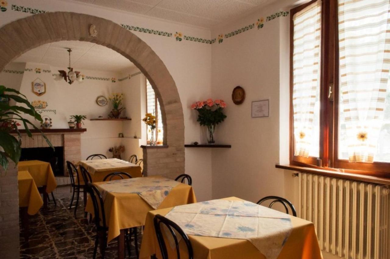 Agriturismo Il Girasole アッシジ エクステリア 写真